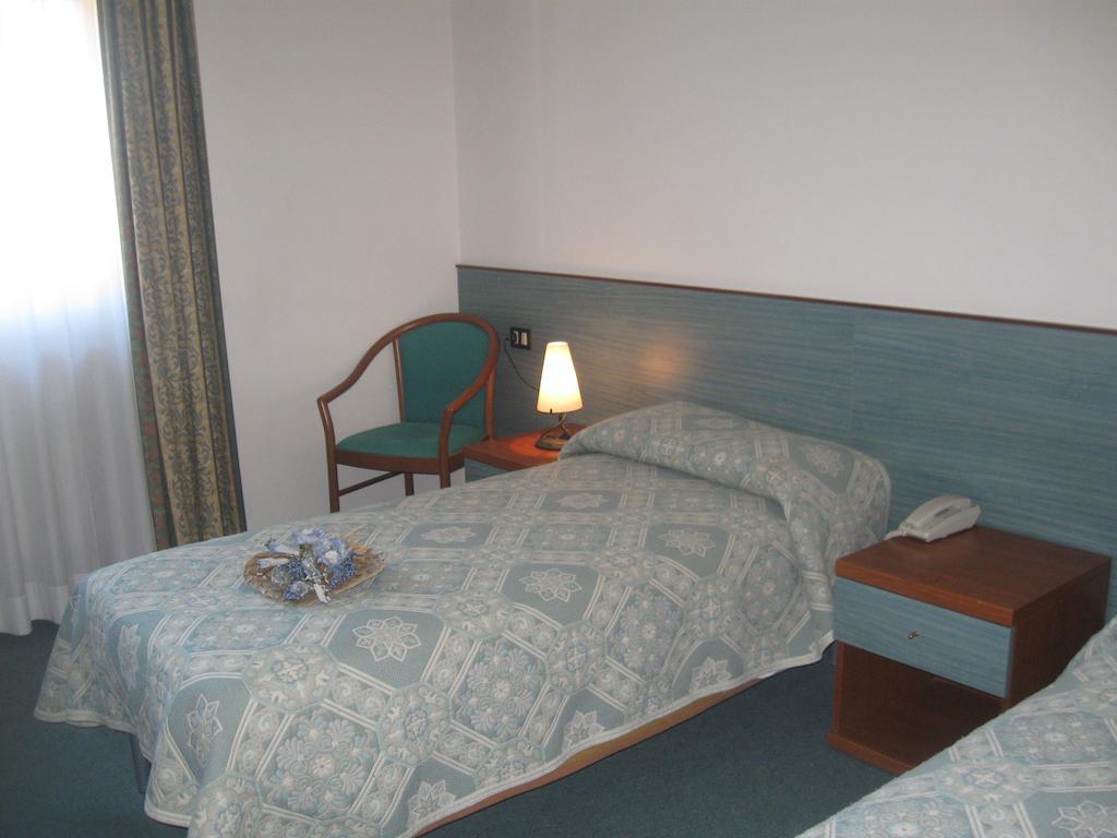 Albergo Del Turista Vernasca Phòng bức ảnh